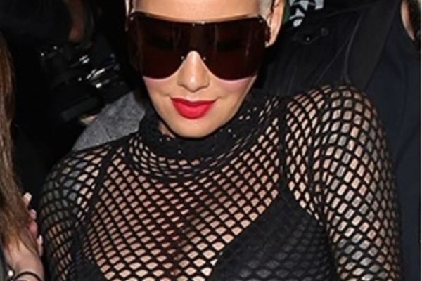 Τα πέταξε όλα! (photos)