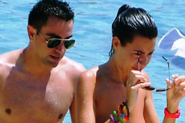 Topless η γυναίκα του Τσάβι
