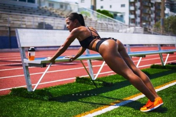 Καίει καρδιές η personal trainer (photos)