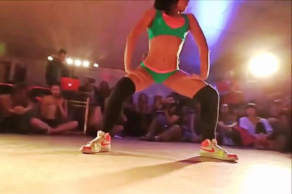 Επικό twerk battle (video)