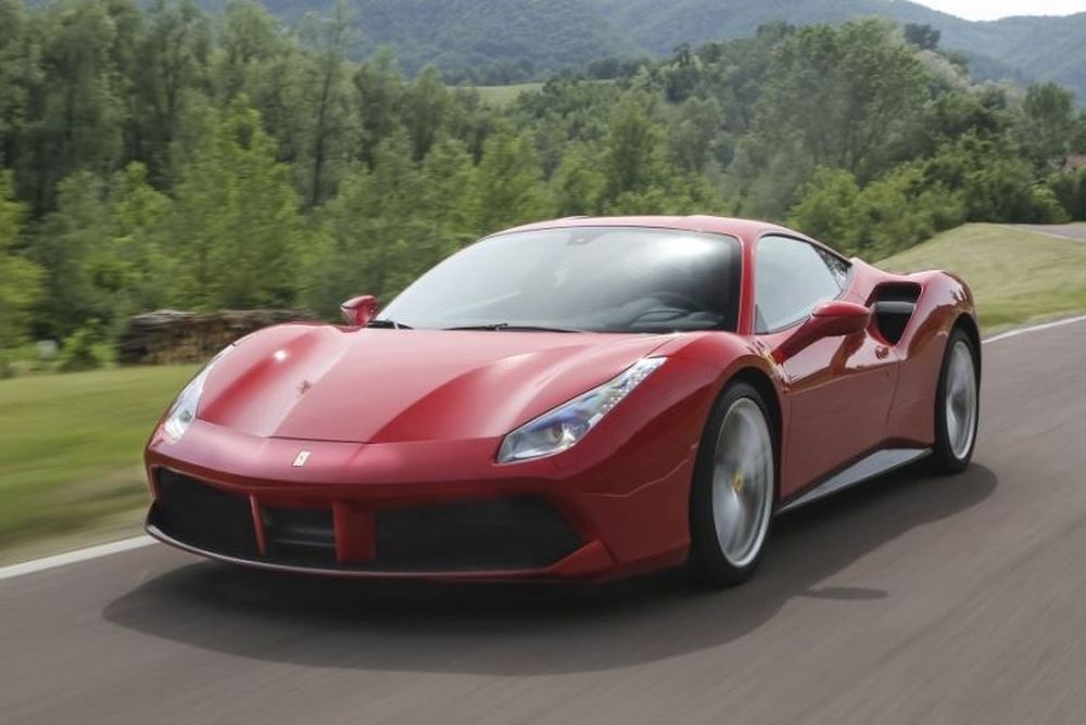 Ο τραπεζίτης, η Ferrari του εφοπλιστή και το πάρκινγκ…