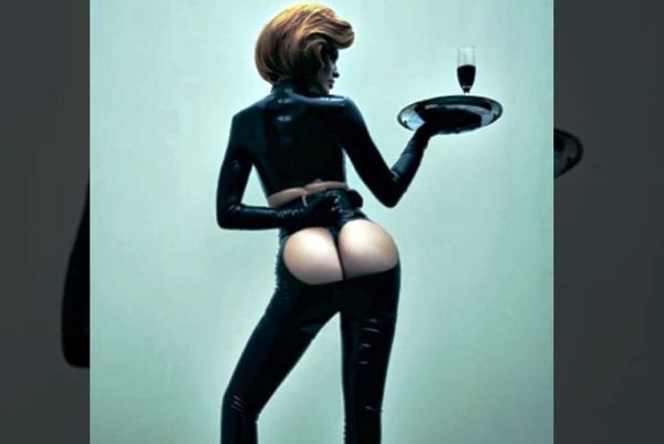 Η πιο καυτή φωτογράφιση της Kylie Jenner (photos)