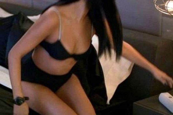 Χαμός με τα καυτά της εσώρουχα (photos)