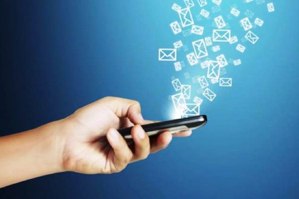 Βάζεις τελεία στο τέλος των sms; Μέγα λάθος! Σημαίνει ότι...
