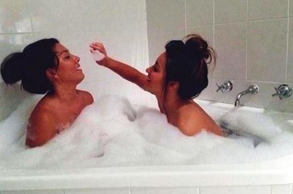 Κορίτσια μόνο με… σαπουνάδες! (photos)