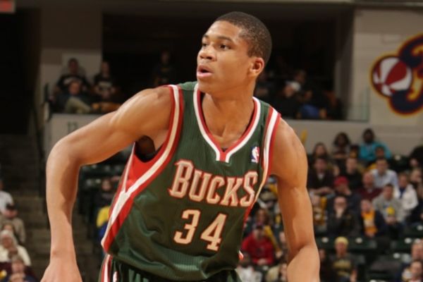 Επιστροφή του Giannis σε Top 10 (video)
