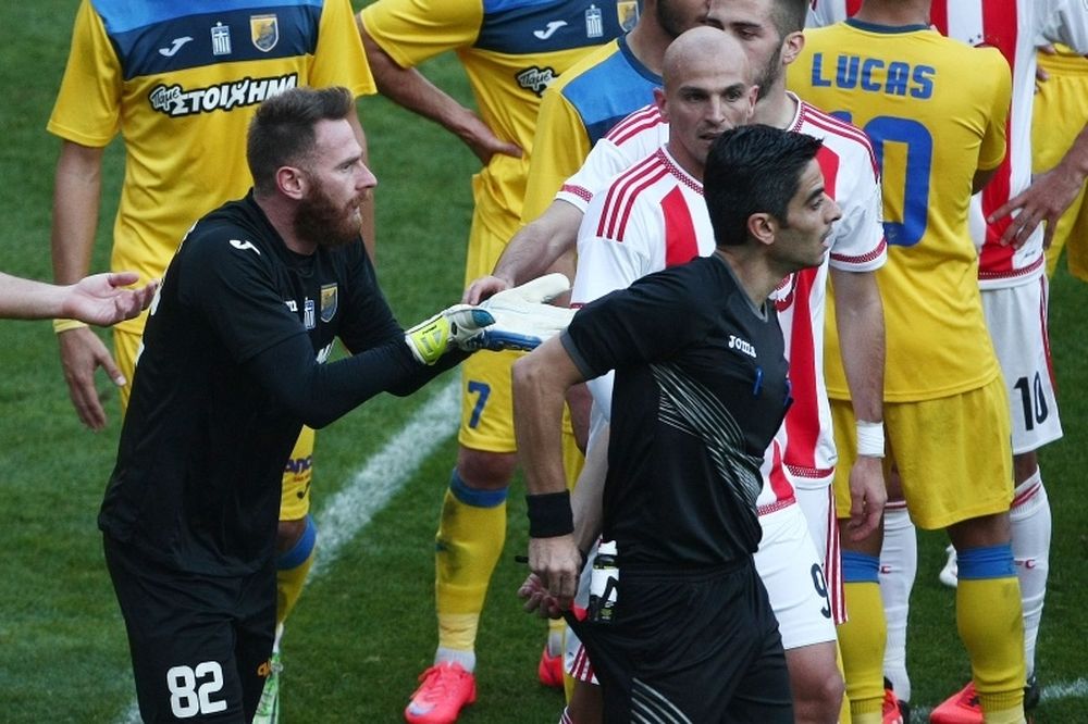 Έπεσε γιούχα στο Καραϊσκάκη!