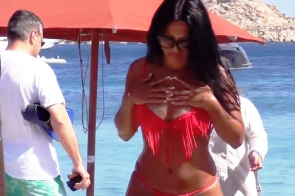 Τα πιο καυτά μπικίνι στη Μύκονο (video)