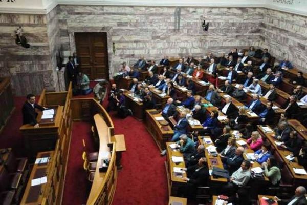 Μαλλιά - κουβάρια στο ΣΥΡΙΖΑ μετά την υποχώρηση για το «παράλληλο πρόγραμμα»