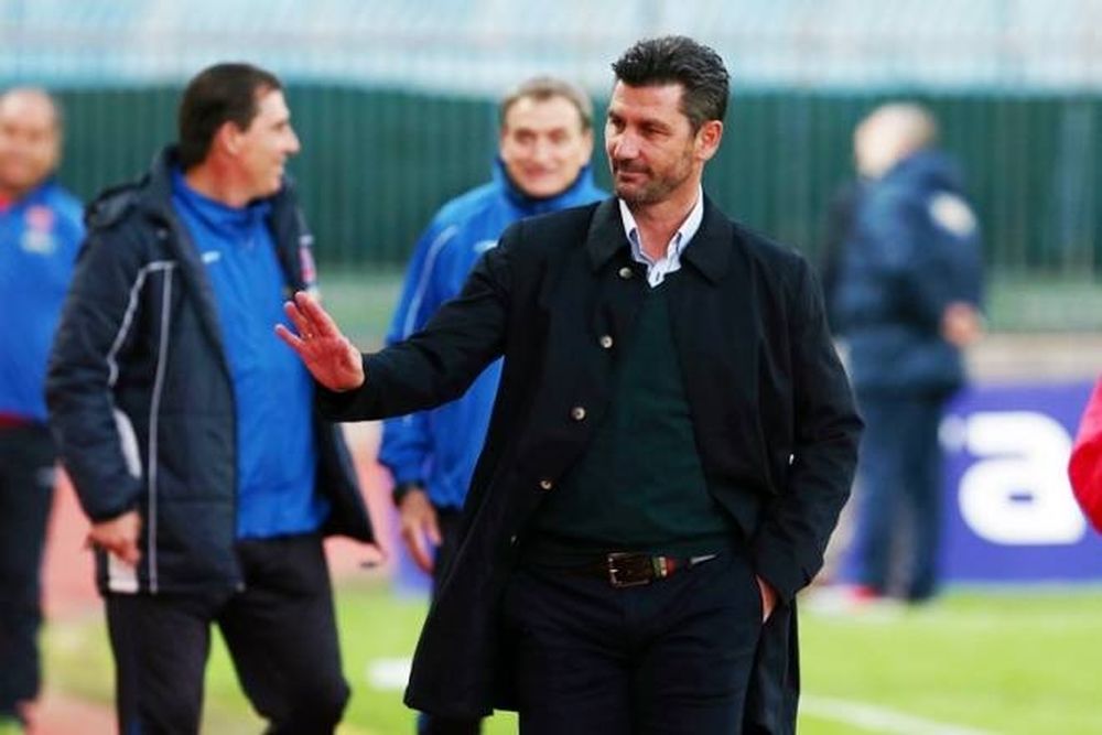 Μπηχτές Ουζουνίδη για τη διαιτησία!