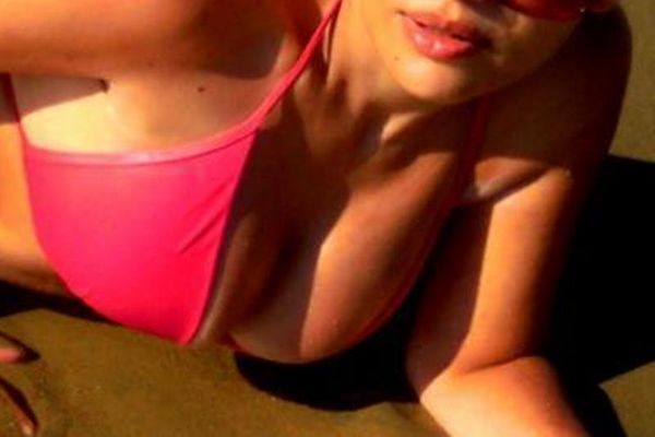 Αυτή είναι η Ελληνίδα παρουσιάστρια με τα ωραιότερα... μπαλκόνια! (photos+videos)