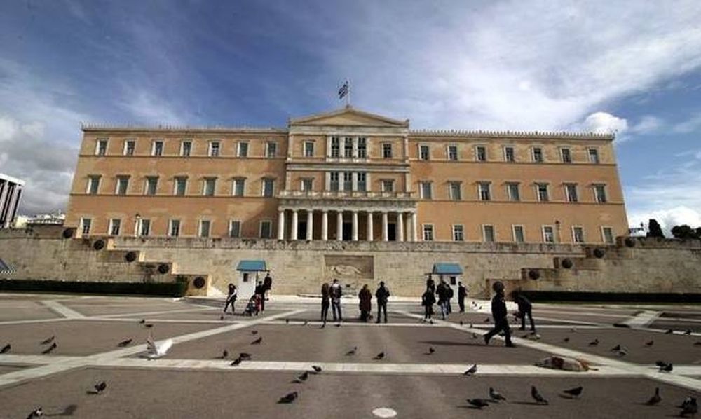 Η Βουλή των χυδαίων: Αμυράς και Κατσίκης «ξεκατινιάσθηκαν»!