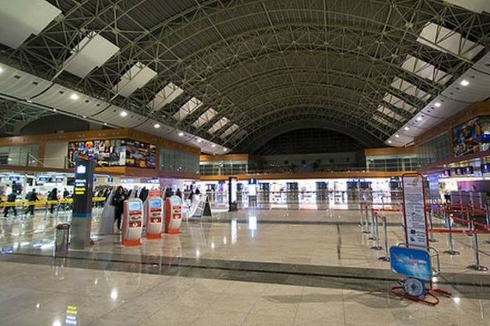 Δύο τραυματίες από έκρηξη σε αεροδρόμιο της Κωνσταντινούπολης