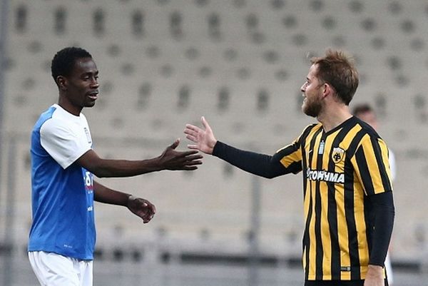 Γκολ στη φτώχεια από ΑΕΚ και Εθνική Αστέγων!