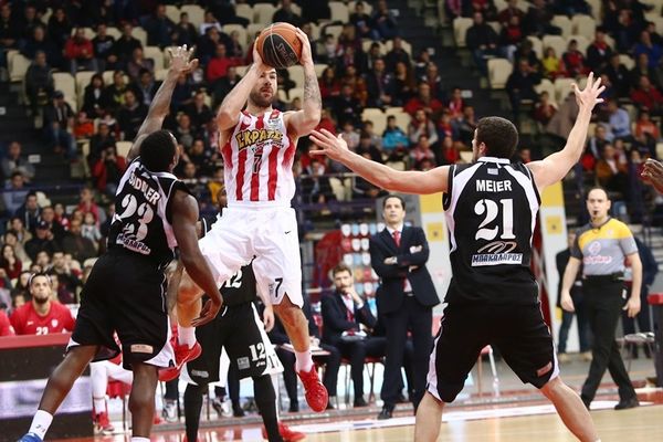 Σε χαλαρούς ρυθμούς ο Ολυμπιακός