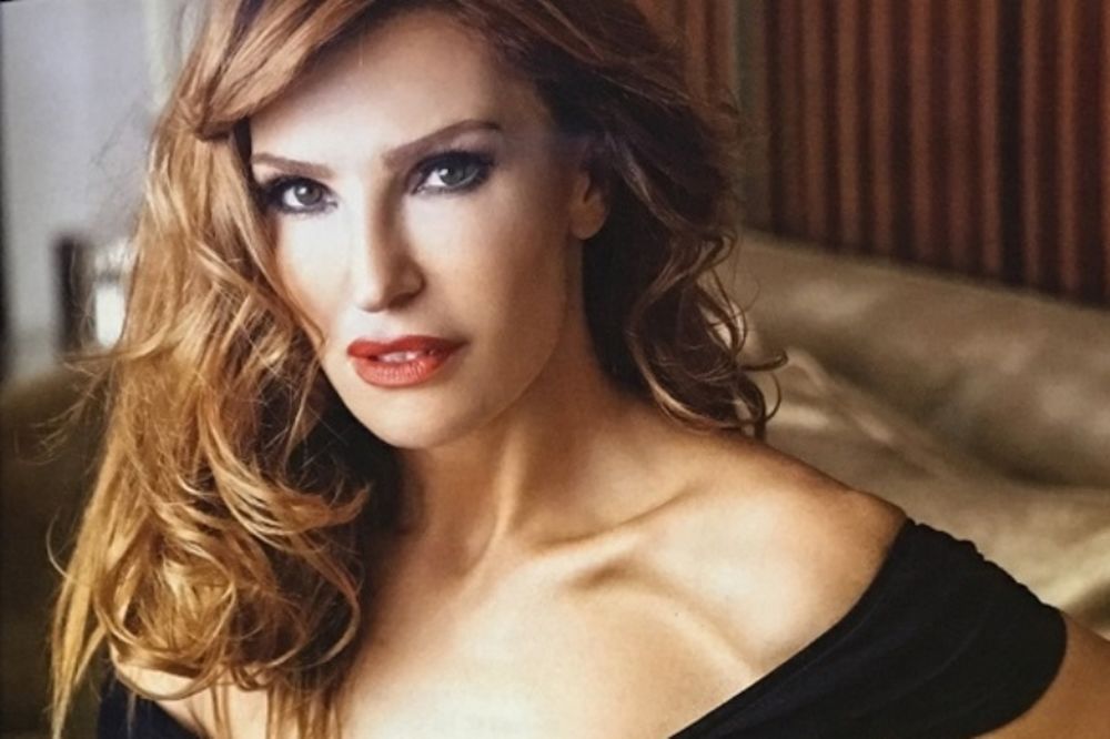 Καυτή η Βίκυ Χατζηβασιλείου με εσώρουχα! (photos)