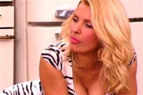 Καυτό κούνημα on air από τη Μενεγάκη (video)