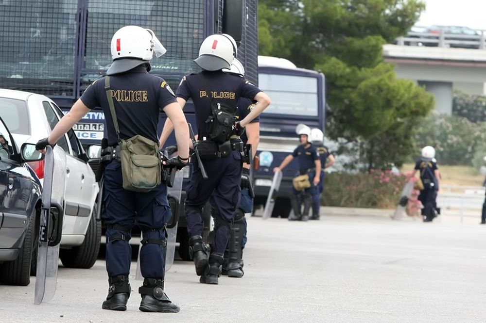 Aγριο ξύλο οπαδών της ΑΕΚ και του Ολυμπιακού στη Βουλιαγμένης!