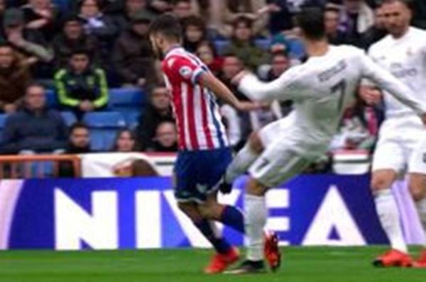 Γλίτωσε την κόκκινη κάρτα ο Ρονάλντο! (video)