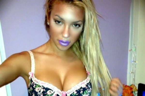 Η τούμπανη ελληνίδα με τις πιο καυτές selfie! (photos)