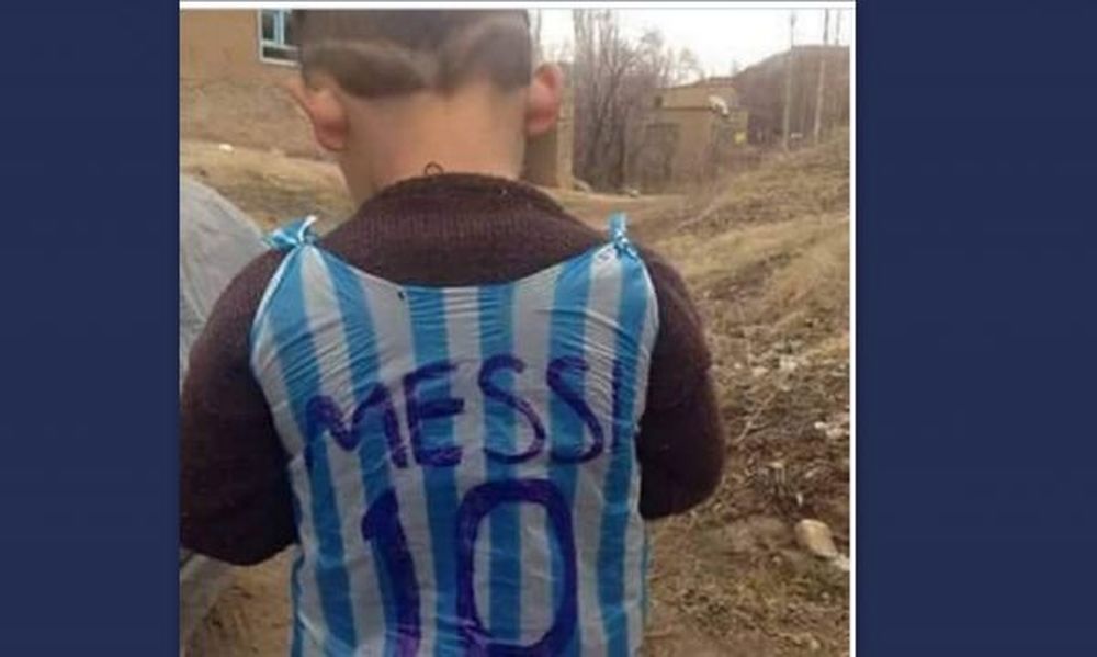  Πανικός στο twitter! Αναζητούν το παιδάκι που έφτιαξε αυτοσχέδια φανέλα του Μέσι από σακούλα!