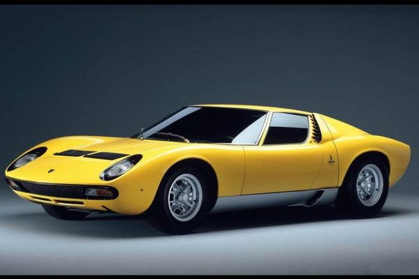 Η πανέμορφη Lamborghini Miura έγινε 50 (photos)