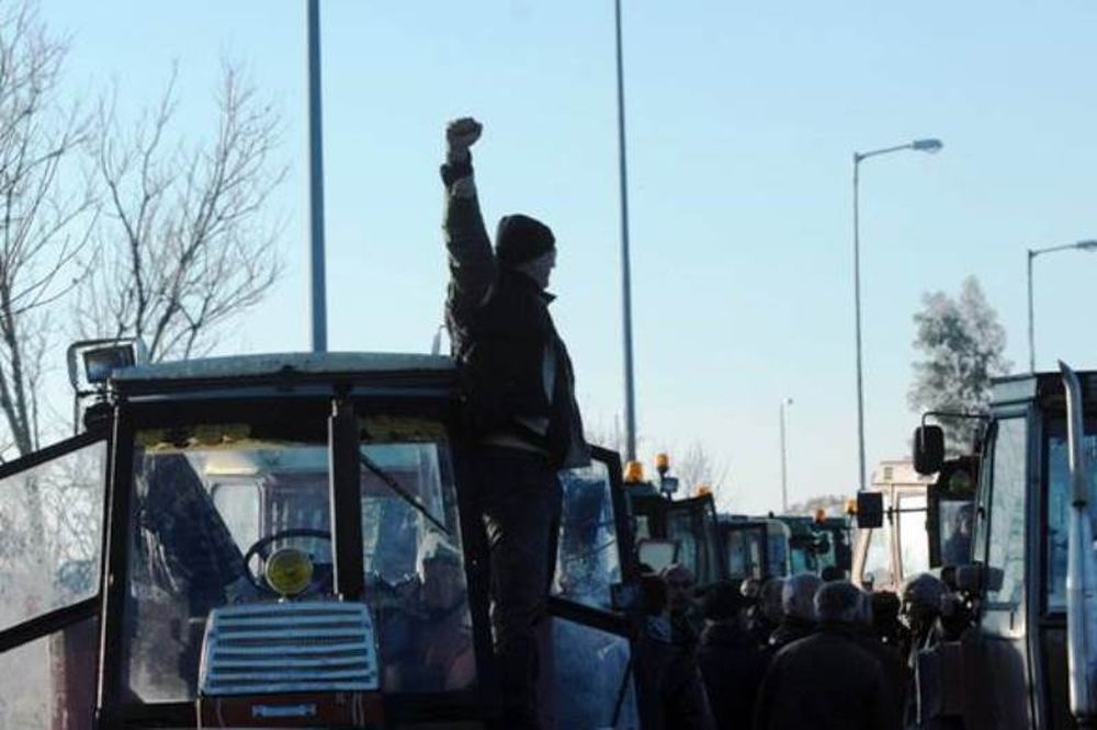 Ξεπέρασαν τα 1.500 τα τρακτέρ στον κόμβο Νίκαιας
