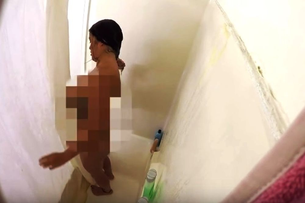 Απίθανη φάρσα σε γυμνή θεά! (video)