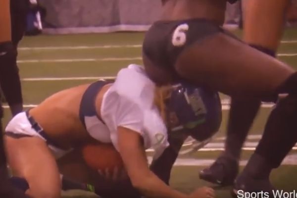 Το γυναικείο American Football είναι σκέτη απόλαυση! (video)