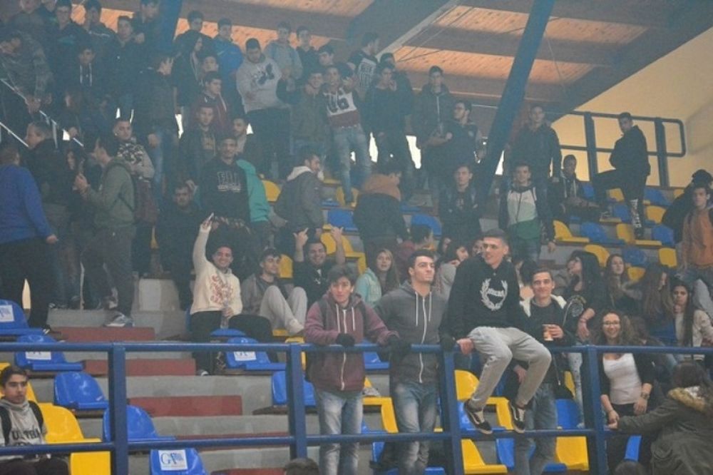 Απίστευτο ξύλο σε αγώνα σχολικού πρωταθλήματος Κεφαλλονιάς! (photos)