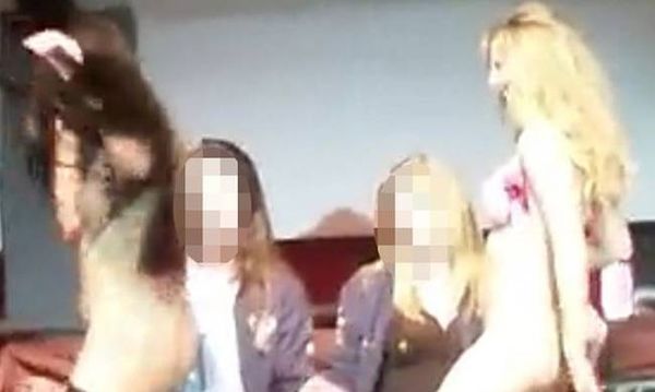 Σκληρό sex show με στρίπερς σε πανεπιστήμιο! (photos, vid)