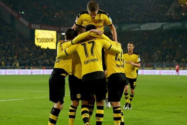 Νίκη με Ομπαμεγιάνγκ για Ντόρτμουντ