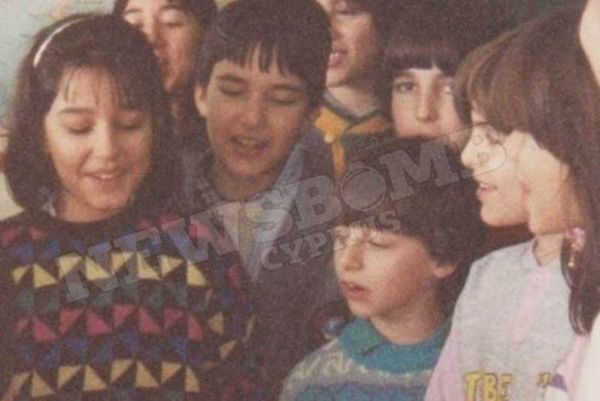 Ποια σέξυ ηθοποιός είναι το κοριτσάκι της φωτογραφίας; Δεν πάει ο νους σας! (photo)