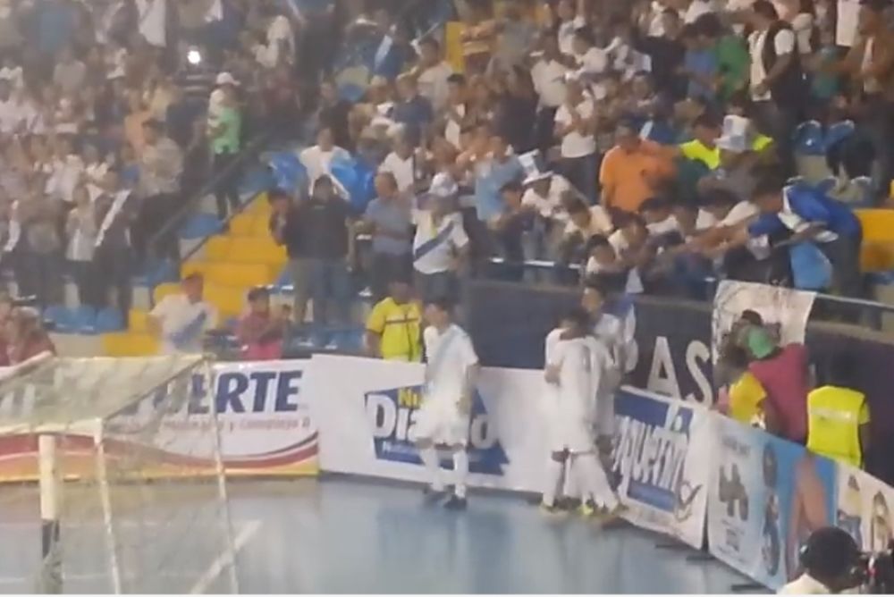 Απίστευτη γκολάρα… από πέναλτι σε futsal! (video)