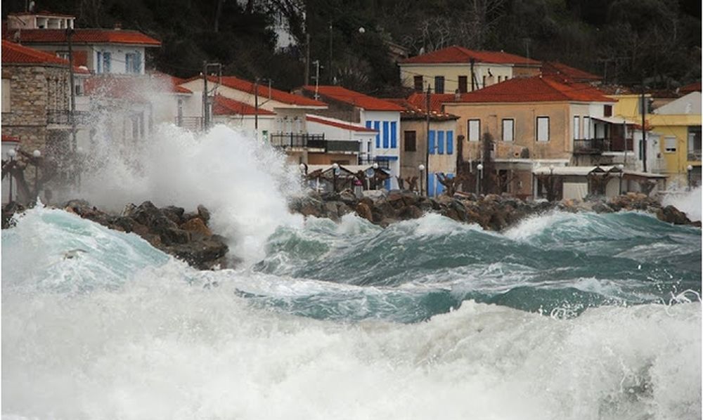  Σάμος: «Χτυπήθηκε» από μανιασμένους βοριάδες – Εντυπωσιακές εικόνες