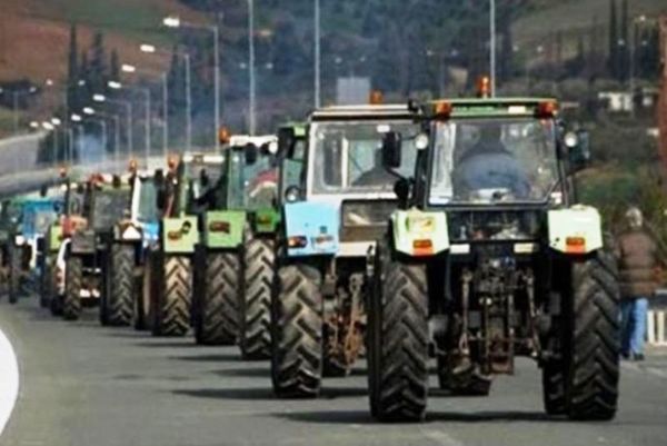 Στα μπλόκα αγροτών διάσημη πορνοστάρ! (photo)