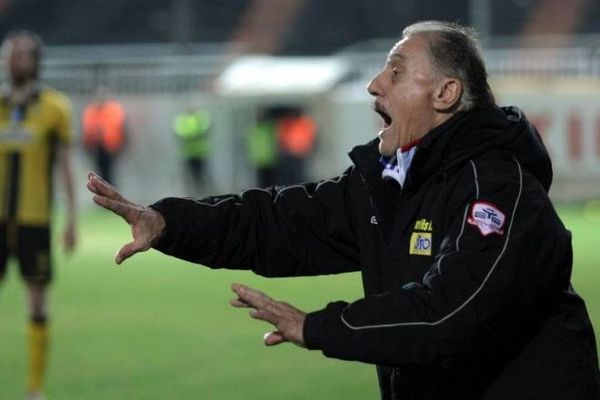 Έξαλλος ο Μαντζουράκης με τον Αρετόπουλο!