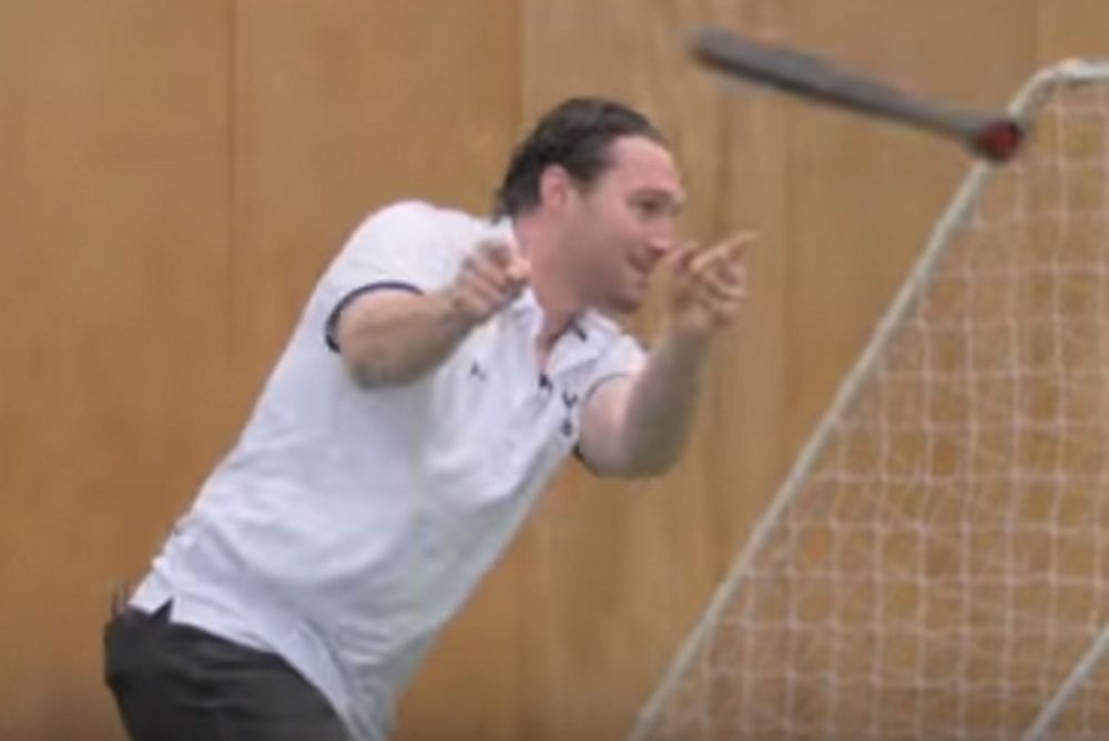 Πολύ γέλιο: Ο Ντάιερ πήρε μέρος στο «Ζαλισμένο Μπέιζμπολ»!