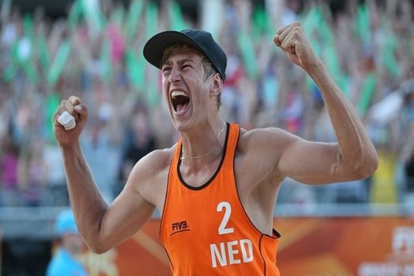 ΣΟΚ: Γνωστός βολεϊμπολίστας βίασε 12χρονη!