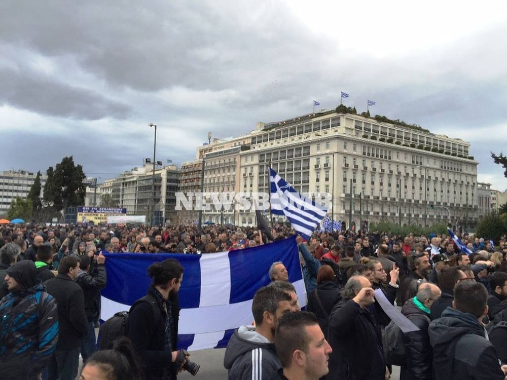 Στη Βουλή τα τρακτέρ, oι αγρότες «πολιορκούν» το Σύνταγμα!