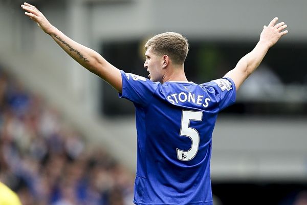 Προσφέρει τρεις για να πάρει Στόουνς η Σίτι!