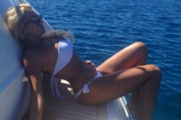 Ελληνίδα τούμπανο «ισοπεδώνει» τις Μαλβίδες! (photos)