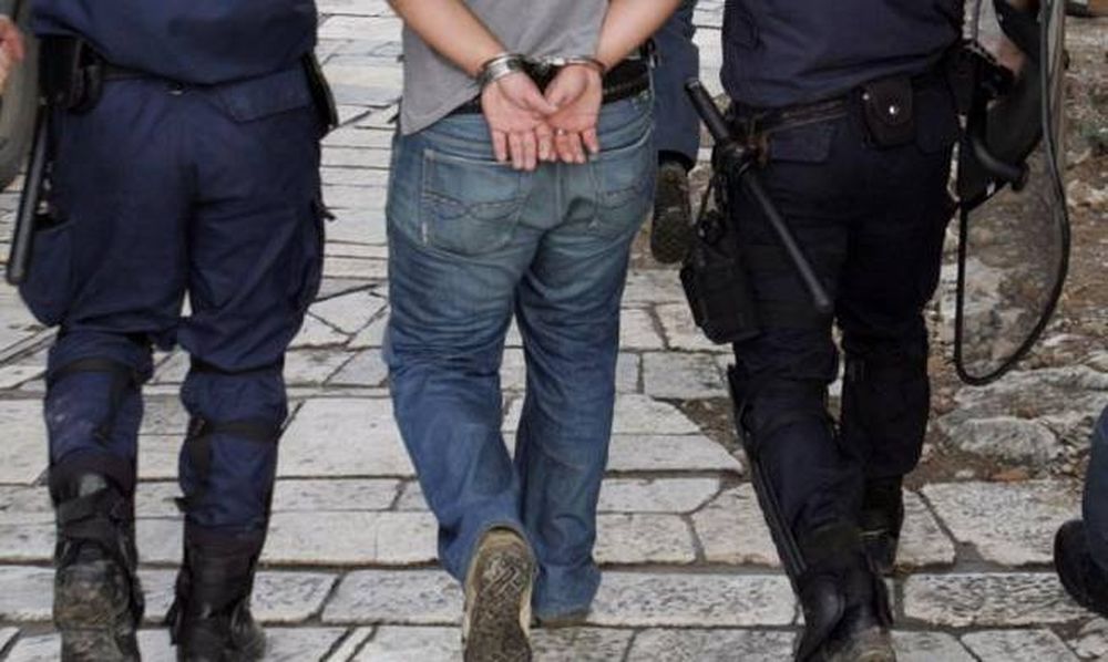  Κόρινθος: Χειροπέδες σε 39χρονο που χτυπούσε και λήστευε γυναίκες