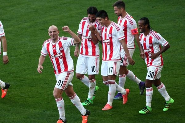 Ολυμπιακός: Σηκώνει κούπα και γράφει ιστορία