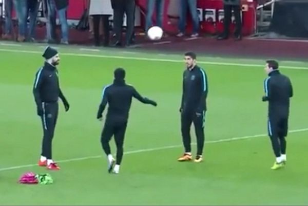 Απίστευτος: Κοντρόλ με την πλάτη ο Μέσι! (video)