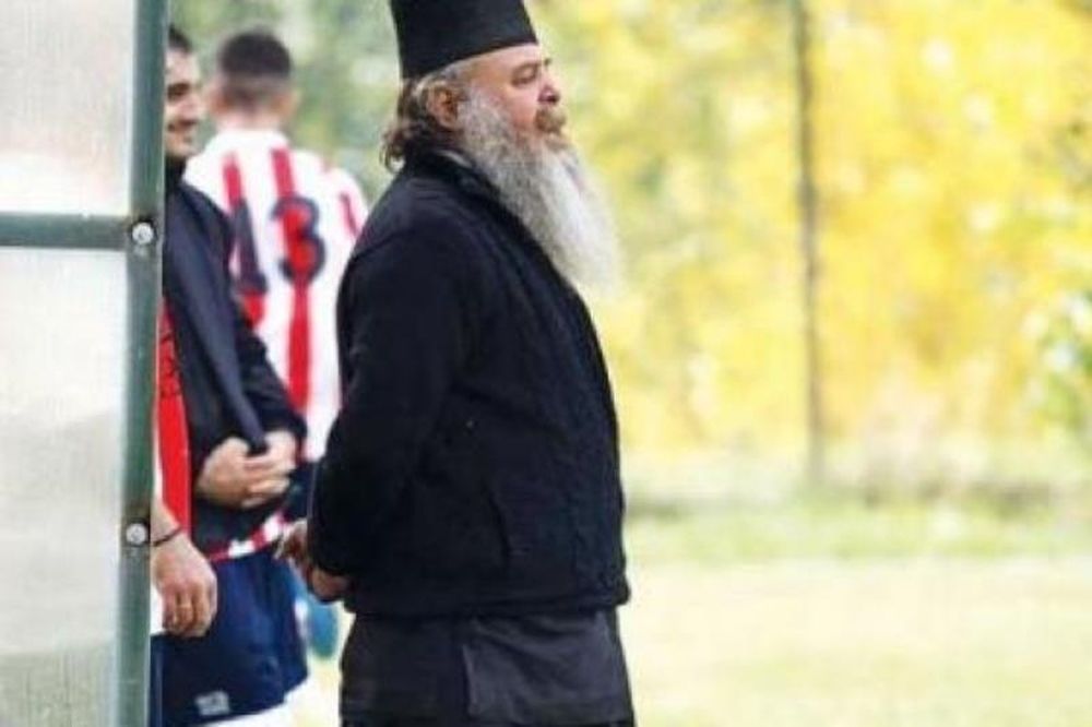Απίστευτο: Και προπονητής και… παπάς με δίπλωμα ΟΥΕΦΑ!