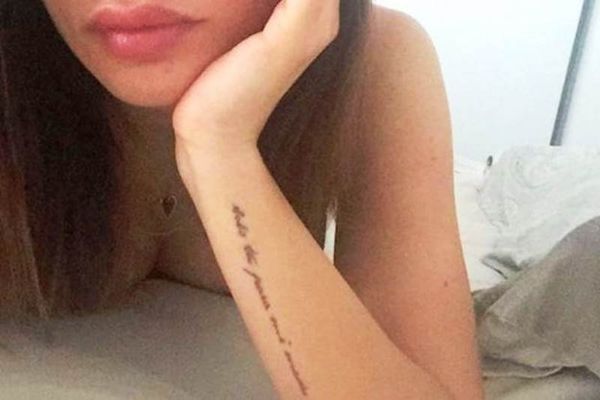 Κόλασε την Ελλάδα με τη selfie της (photo)