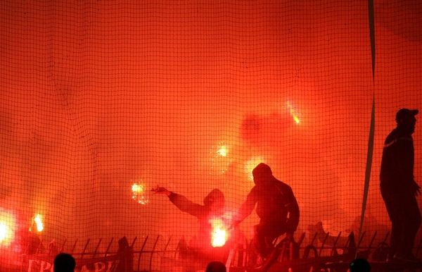  ΠΑΟΚ-Ολυμπιακός: Φωτοβολίδες και διακοπή στο 89'! (video)