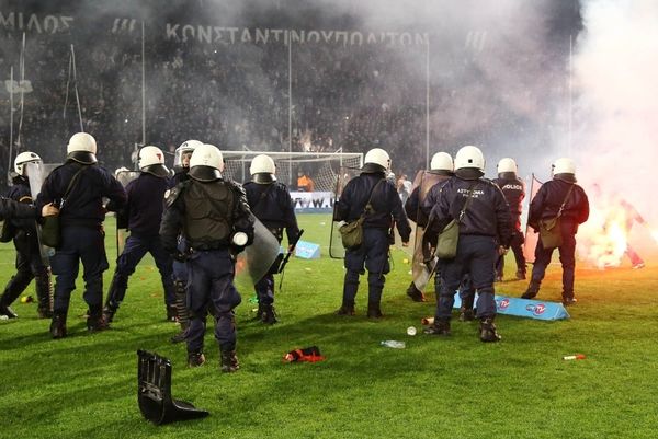 ΠΑΟΚ-Ολυμπιακός: Πεδίο μάχης η Τούμπα, μπούκαραν μέσα! (video)