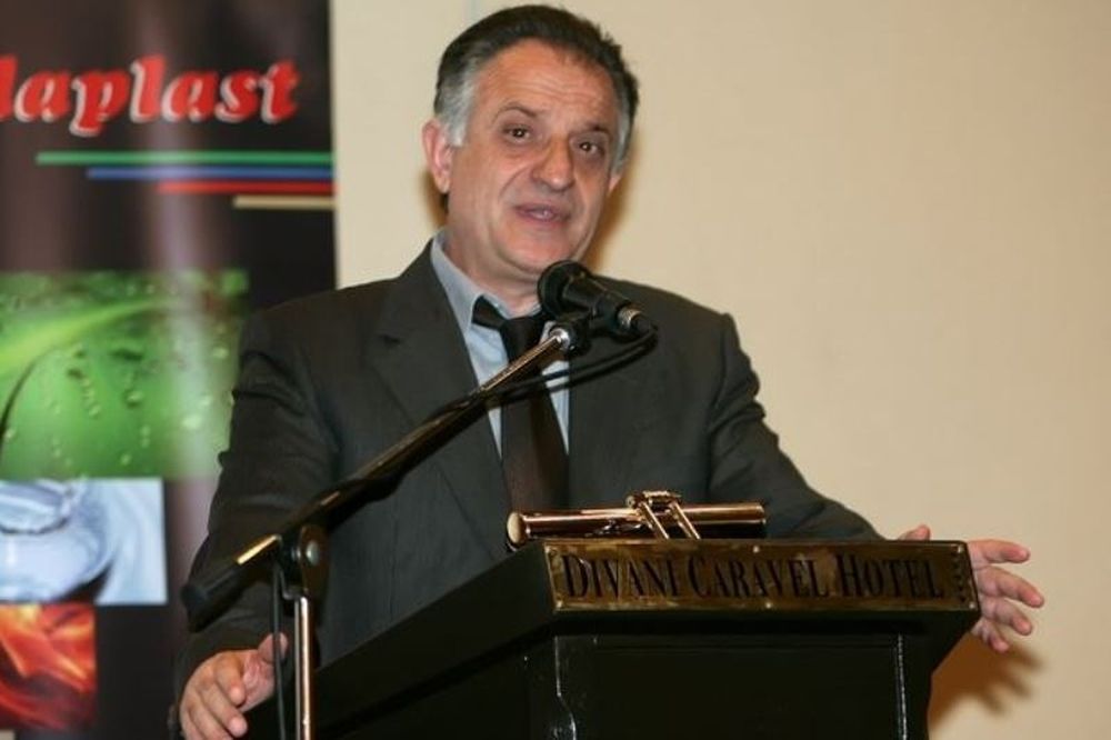 Οι μεταμορφώσεις του Καφφέ και η άρνηση να αφήσει την καρέκλα
